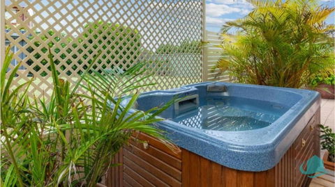Rosies Retreat - 300m To The Sandy Shores Of Caves Beach - Redcliffe Tourism 0