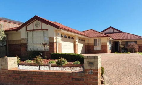 Roxy - A Spacious Cosy Getaway - Near Mel Airport - Redcliffe Tourism 2