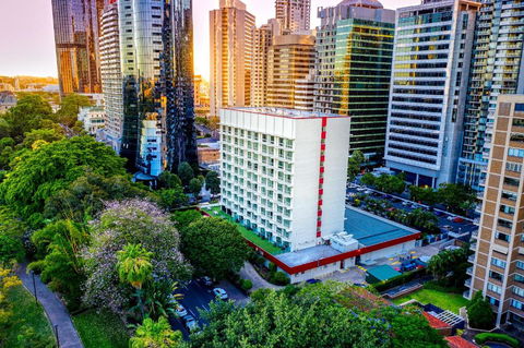 Royal On The Park - Redcliffe Tourism 0