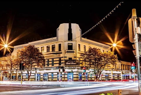 Royal Hotel Orange - Redcliffe Tourism 0