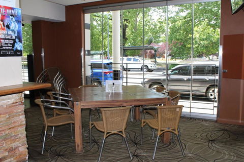 Royal Hotel Orange - Redcliffe Tourism 3