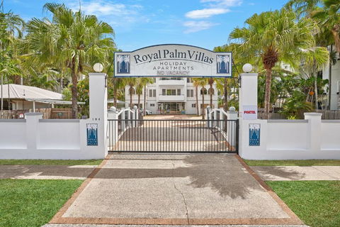 Royal Palm Villas - Redcliffe Tourism 2
