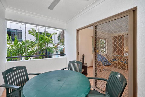 Royal Palm Villas - Redcliffe Tourism 3