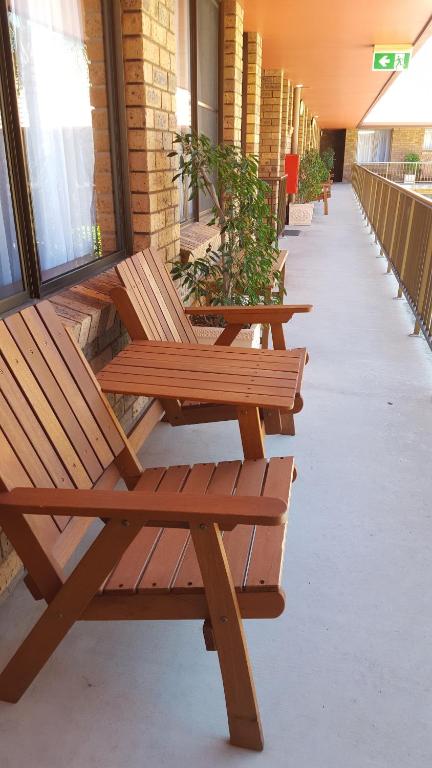 Royal Palms Motor Inn - Redcliffe Tourism 3
