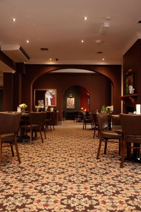 Royal Hotel Singleton - Redcliffe Tourism 1