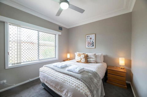 Roycox Cottage - Charming Escape, Fireplace - Redcliffe Tourism 1