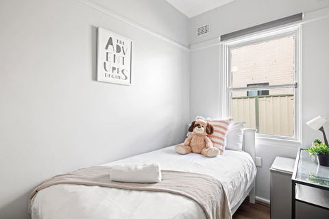 Rustic Single Room - Centrally Located At Narwee - Shared Bathroom - Redcliffe Tourism 0