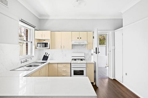 Rustic Single Room - Centrally Located At Narwee - Shared Bathroom - Redcliffe Tourism 2
