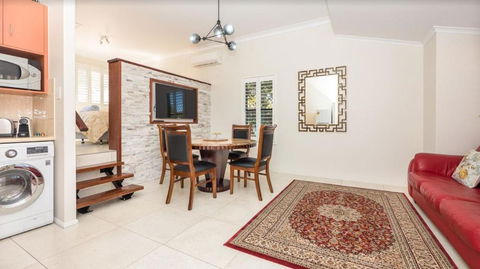Ruthmor Villas - Redcliffe Tourism 3