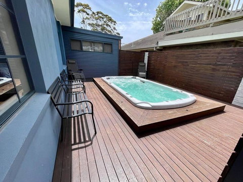 Sails To Sea - 4 Bedroom Pet Friendly Private Pool - Redcliffe Tourism 0