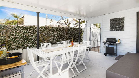 Salamander Sweet Foreshore Drive - Redcliffe Tourism 0