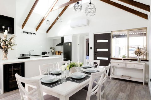 Salt & Pepper; Beautiful Town House In Margs! - Redcliffe Tourism 0