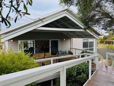 Salt Life - Pet Friendly Outside WIFI - Redcliffe Tourism 0