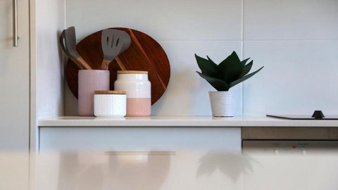 Salt Life Short Walk To Beach, Shops Cafes Accom Holidays - Redcliffe Tourism 2