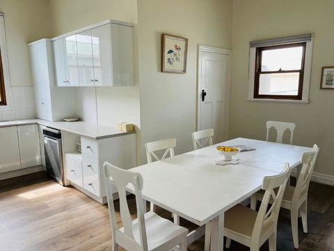 Saltwater Bungalow - WiFi - Redcliffe Tourism 3