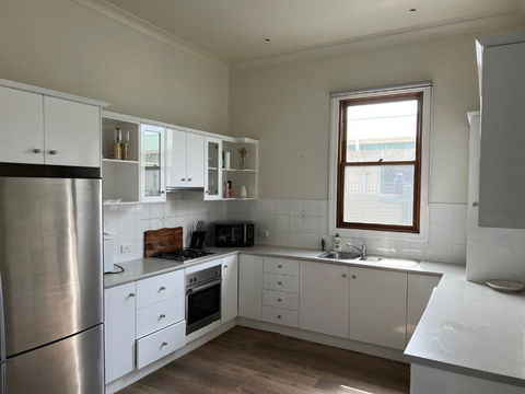 Saltwater Bungalow - WiFi - Redcliffe Tourism 2