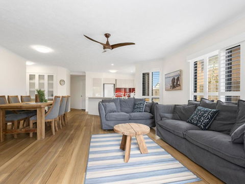 Salty Kisses On Marine Parade - Redcliffe Tourism 3