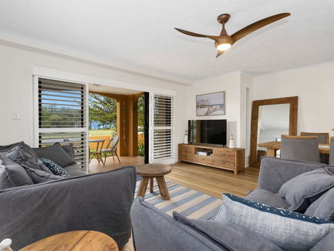 Salty Kisses On Marine Parade - Redcliffe Tourism 2