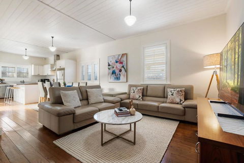 Sampson Cottage - Historic Charm - Redcliffe Tourism 3