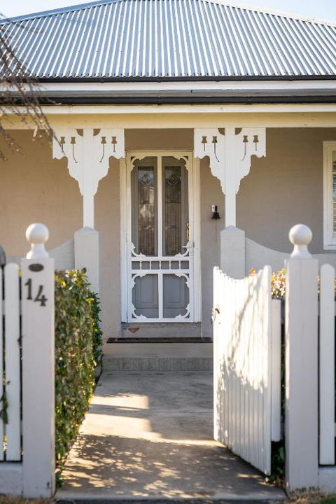Sampson Cottage - Historic Charm - Redcliffe Tourism 0