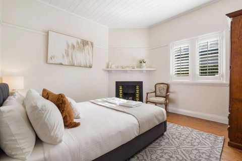Sampson Cottage - Historic Charm - Redcliffe Tourism 1