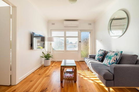 Sams Henley Beach Garden Unit - Redcliffe Tourism 0