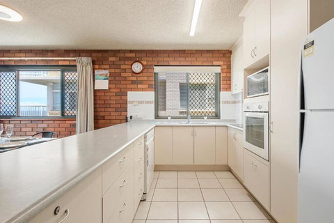 San Clemente Unit 4 24 Orvieto Terrace - Redcliffe Tourism 2
