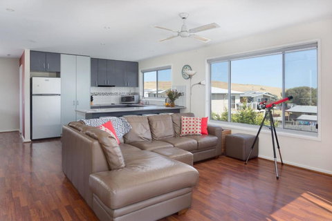 San Remo Views - Redcliffe Tourism 0