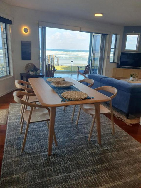 Sanbah-Surf, Views, Beach - Redcliffe Tourism 2