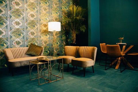 Rooms Of Renown - The Enterprise Suite - Redcliffe Tourism 0