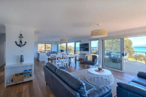 Sandbar Beach House - Redcliffe Tourism 3