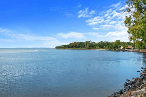 Sandbar On Moreton 5 Bedroom - Redcliffe Tourism 0