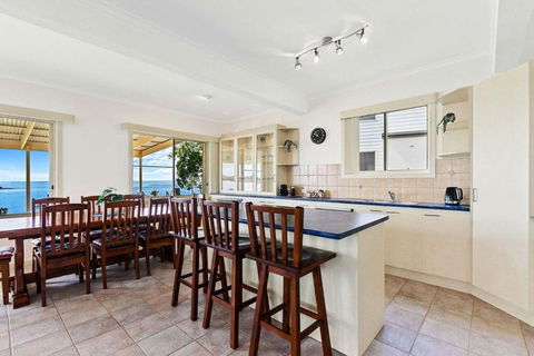 Sandbar On Moreton 5 Bedroom - Redcliffe Tourism 3