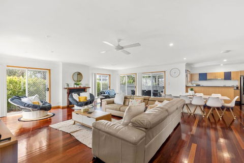 Sandlewood Breeze - Pet Friendly - Community Pool - Redcliffe Tourism 2