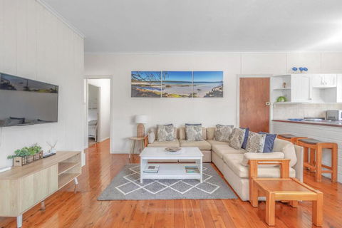 Sandlines At Hyams Beach - Redcliffe Tourism 0