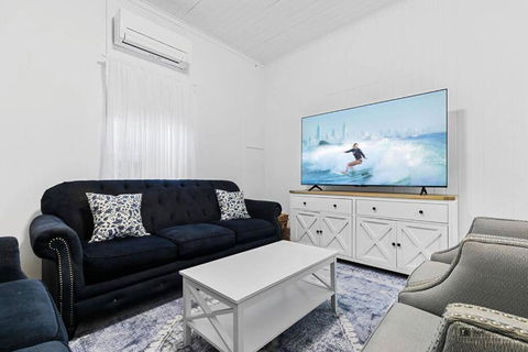 Sandown Beachside Cottage - Redcliffe Tourism 1