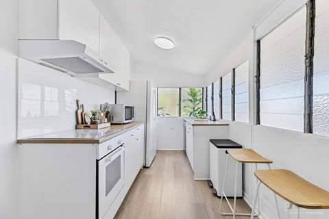 Sandown Beachside Cottage - Redcliffe Tourism 2