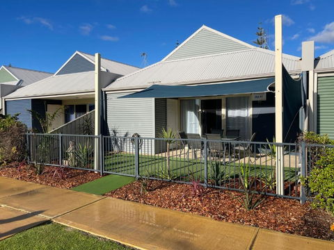 Sandpiper Escape - Redcliffe Tourism 0