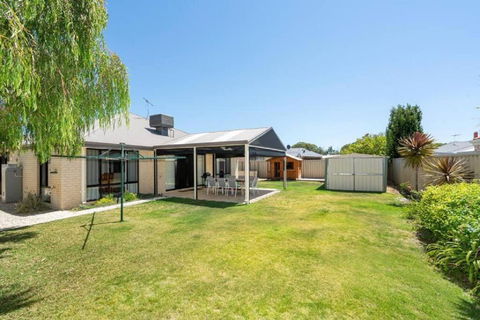 Sandpiper House - Family & Pet Friendly - Redcliffe Tourism 1