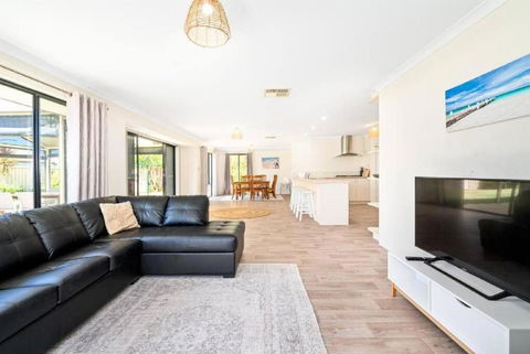 Sandpiper House - Family & Pet Friendly - Redcliffe Tourism 2