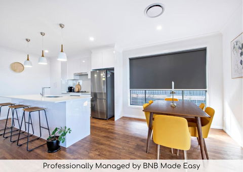 Sandstone - Family Entertainer, Refined Living - Redcliffe Tourism 0