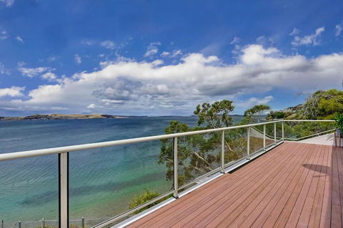 Sandy Bay Beachfront Oasis Direct Beach Access - Redcliffe Tourism 1