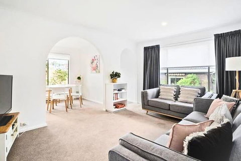 Sandy Bay Cozy Cottage Close To CBD - Redcliffe Tourism 0