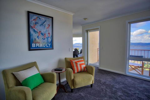 Sandy Bay Townhouse - Redcliffe Tourism 1