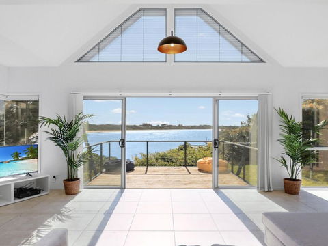Sandy Cove - Redcliffe Tourism 1
