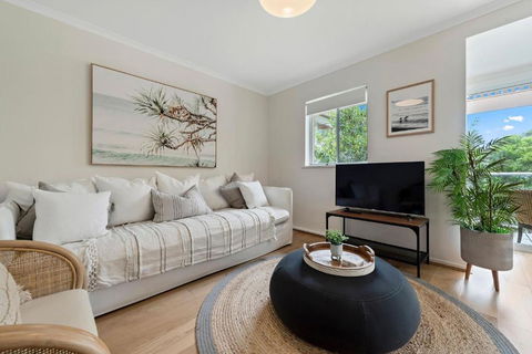 Sandy Days - Redcliffe Tourism 0