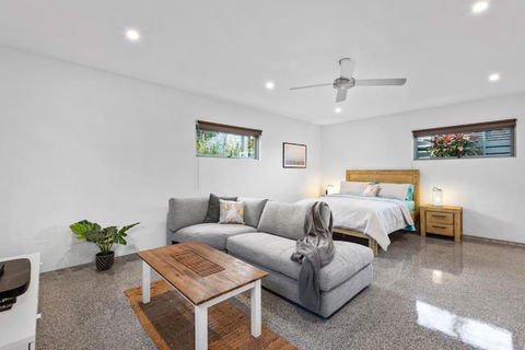 Scarborough Beach Break Holidays - Unit 5 - Redcliffe Tourism 0