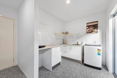 Scarborough Beach Break Holidays - Unit 5 - Redcliffe Tourism 2