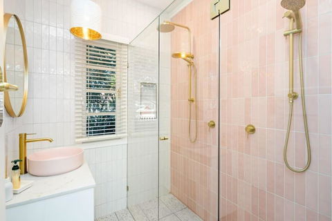 Scarborough Waterfront 2-bedroom Cottage - Redcliffe Tourism 0