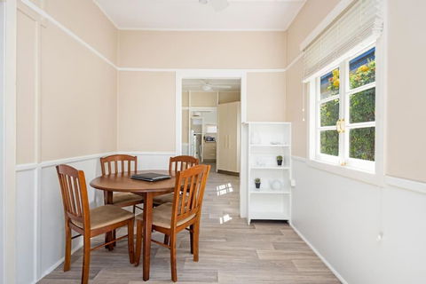 Scarborough Waterfront 2-bedroom Cottage - Redcliffe Tourism 1